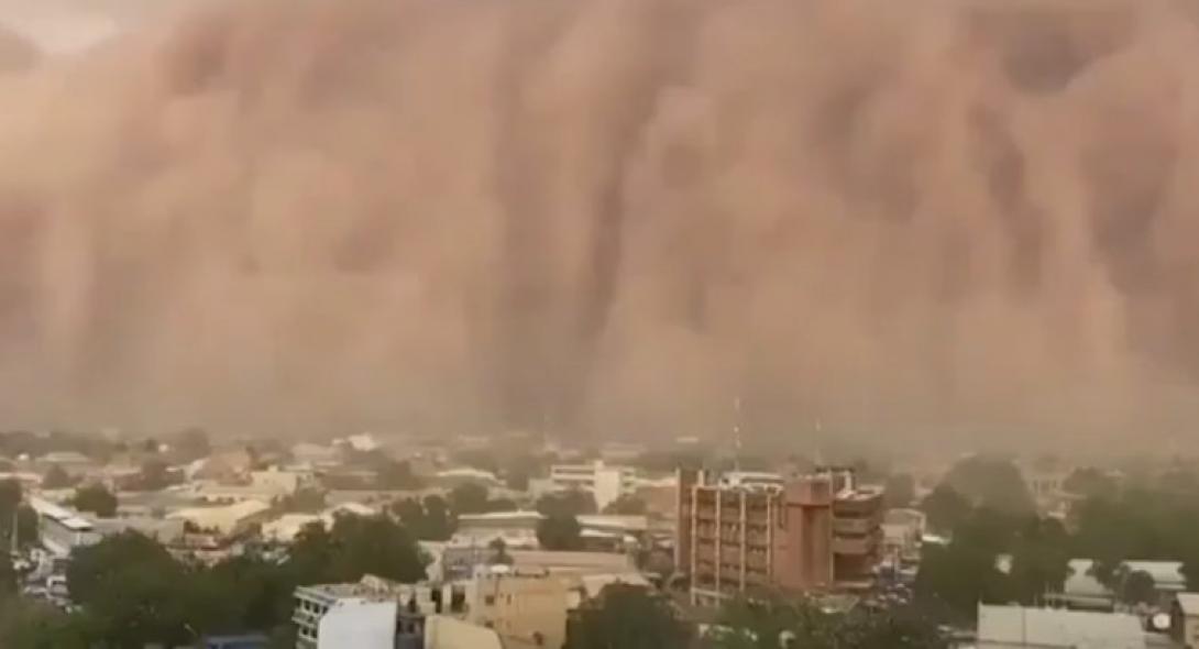Εικόνες αποκάλυψης: Αμμοθύελλα... καταπίνει την πρωτεύουσα της Νιγηρίας (VIDEO)