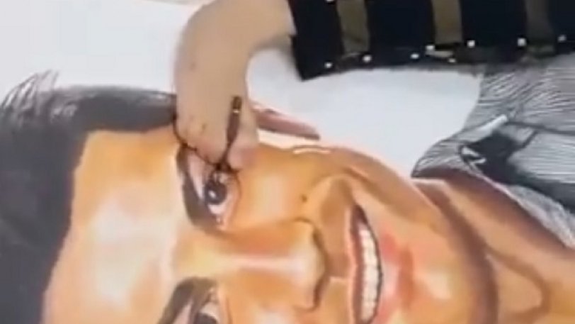 Συγκλονιστικό: Παράλυτη Ιρανή ζωγράφισε το πορτραίτο του Κριστιάνο Ρονάλντο με τα πόδια της! (VIDEO)