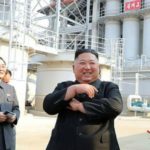 Βόρεια Κορέα: Ο Κιμ Γιονγκ Ουν έκανε την πρώτη δημόσια εμφάνισή του -Μετά από εβδομάδες φημών για την υγεία του (ΦΩΤΟ)