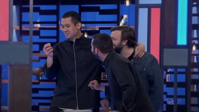 Ο Σωτήρης Κοντιζάς βρήκε κόκκαλο στο πιάτο που μαγείρεψε ο Λεωνίδας Κουτσόπουλος! (VIDEO)