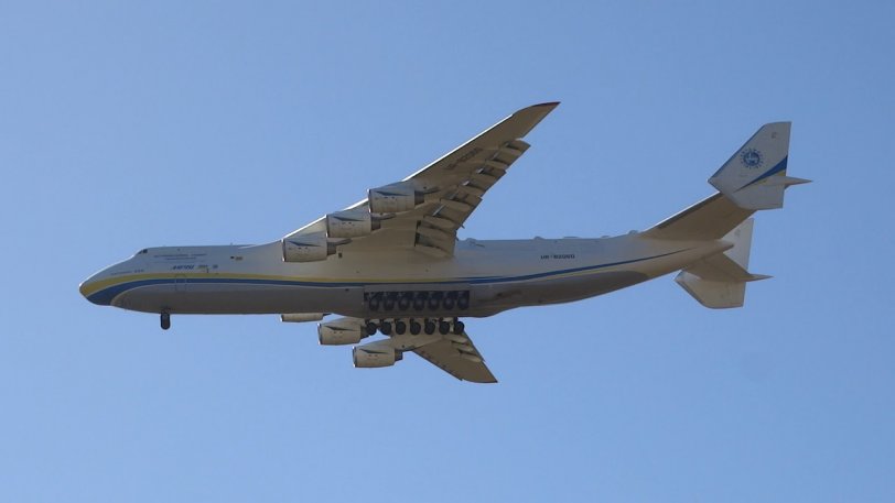 Το μεγαλύτερο αεροπλάνο του κόσμου προσγειώθηκε στην Αθήνα (VIDEO)