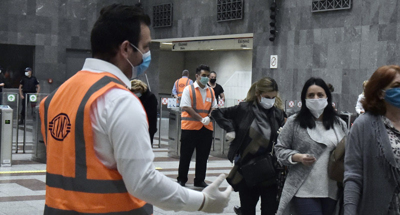 Αρση μέτρων: Μουδιασμένοι οι επιβάτες σε Μετρό, λεωφορεία -Ελεγχοι για μάσκες (ΦΩΤΟ-VIDEO)