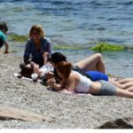 Πρώτο Σαββατοκύριακο άρσης μέτρων: Οι Αθηναίοι ξεχύθηκαν στις παραλίες (ΦΩΤΟ)