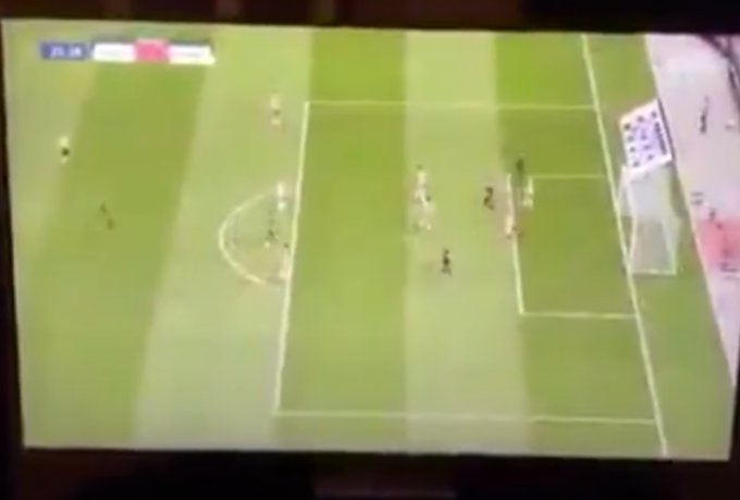 Ο ιδιοκτήτης της Αλμερίας έσπασε την τηλεόραση επειδή δέχθηκε γκολ στο FIFA (VIDEO)