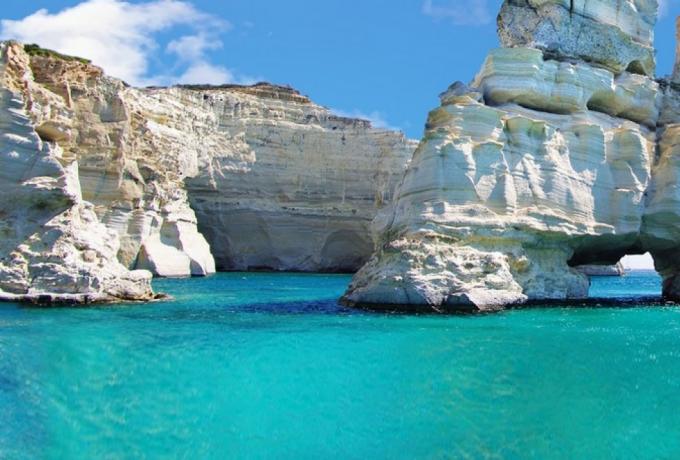Αρθρο του BBC για τον ελληνικό τουρισμό: Μπορεί η Ελλάδα να σώσει το καλοκαίρι της;