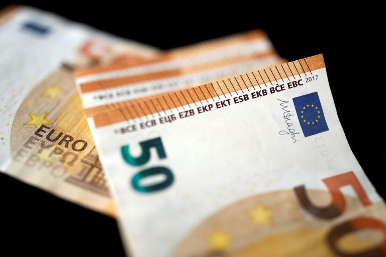 Κορωνοϊός: Πότε και πώς πληρώνονται τα 534 ευρώ σε όσους παραμένουν σε αναστολή