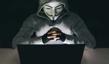 «Βόμβες μεγατόνων» από τους Anonymous: Εμπλέκουν πασίγνωστα ονόματα στο δίκτυο παιδεραστίας του Επστάιν