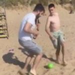 Μάντσεστερ Σίτι: Ο Φόντεν παραβίασε το social-distancing παίζοντας μπάλα στην παραλία (ΦΩΤΟ)