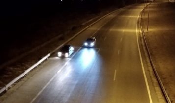 Βίντεο-ντοκουμέντο: Αστυνομικοί καταδιώκουν «πειραγμένα» αυτοκίνητα στην Παραλιακή