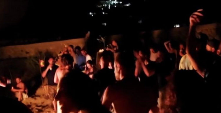 Κόρη δημοφιλούς τραγουδίστριας η φοιτήτρια που διαγνώστηκε θετική στον κορωνοϊό -Φέρεται να διοργάνωσε πάρτι στη Θεσσαλονίκη