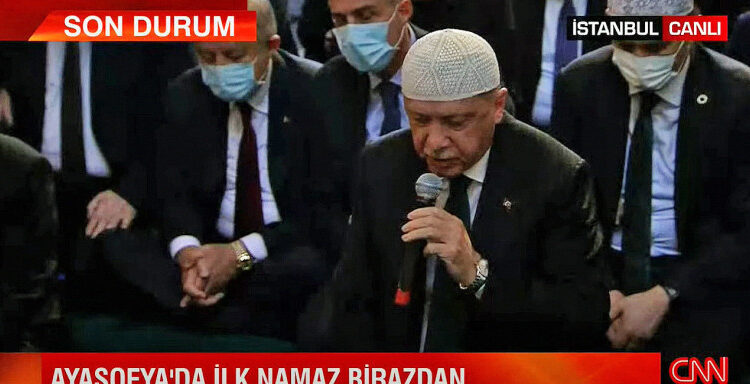Ιστορική πρόκληση: Η προσευχή του Ερντογάν στην Αγιά Σοφιά (VIDEO)