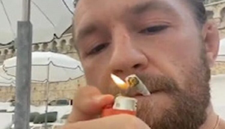 O ΜακΓκρέγκορ τράβηξε βίντεο ενώ καπνίζει ένα μεγάλο τσιγάρο και έκλεισε το μάτι στον Σέρχιο Ράμος (VIDEO)