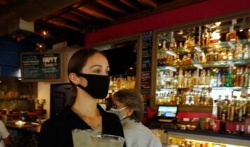 Κορωνοϊός: Ανακοίνωσε τα νέα μέτρα η κυβέρνηση -Σε ποιες περιοχές κλείνουν μπαρ και εστιατόρια από τα μεσάνυχτα