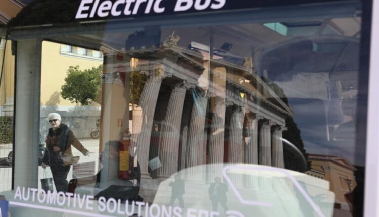 Δοκιμαστικά δρομολόγια από το πρώτο ηλεκτρικό λεωφορείο στην Αθήνα
