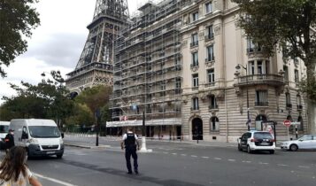 Γαλλία: Εκκενώθηκε ο Πύργος του Aιφελ - Aγνωστος απειλεί να ενεργοποιήσει εκρηκτικά (VIDEO)