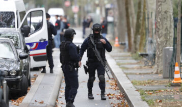 Συναγερμός στο Παρίσι: Επίθεση με μαχαίρι κοντά στα πρώην γραφεία του Charlie Hebdo -4 τραυματίες, συνελήφθη ένας δράστης