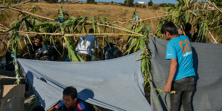 Κομισιόν: Χρηματοδοτεί νέο προσφυγικό καταυλισμό στη Λέσβο