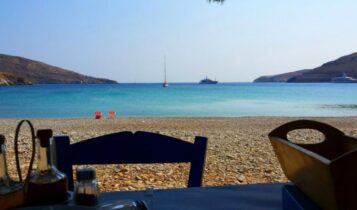 Βούλιαξε από Έλληνες τουρίστες: Το νησί που σάρωσε φέτος το καλοκαίρι χάρη στο πρωτοποριακό «πείραμά» του