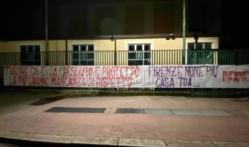Πανό κατά του Κιέζα στην Φλωρεντία: «Προδότη, εδώ δεν είναι πια το σπίτι σου»