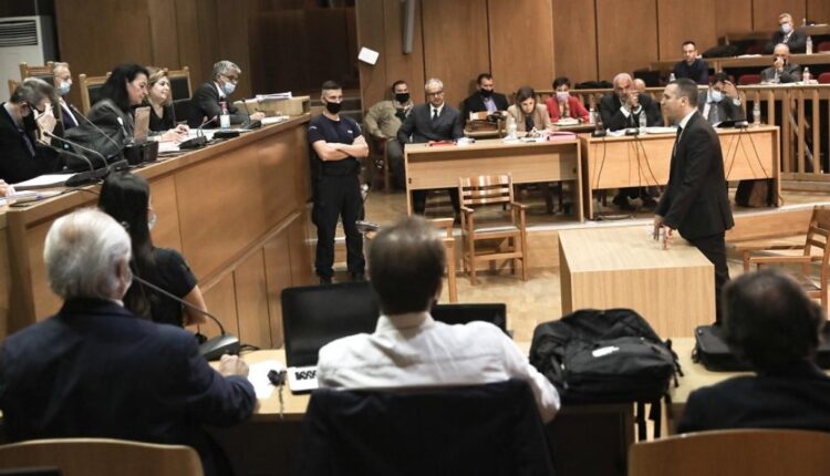 Δίκη Χρυσής Αυγής: Στο δικαστήριο ο Κασιδιάρης - «Μη μου στερήσετε το δικαίωμα που έχουν όλοι οι Έλληνες»