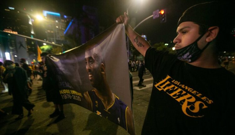Χαμός στο Λος Αντζελες: Εξαλλοι πανηγυρισμοί από τους οπαδούς - Φώναζαν «Κόμπι, Κόμπι» (VIDEO)