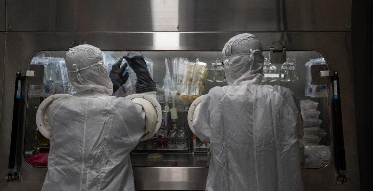 Η Κομισιόν υπογράφει συμβόλαιο με τις Pfizer και BioNTech για την αγορά 300 εκατ. εμβολίων