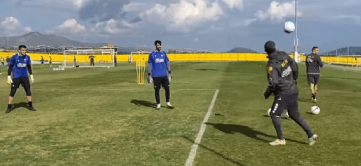 Ο Ατματσίδης... διδάσκει μπάλα στα Σπάτα (VIDEO)