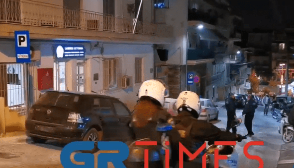 Θεσσαλονίκη: Επίθεση με «βροχή» μολότοφ στο ΑΤ Νεάπολης – Συκεών (VIDEO)