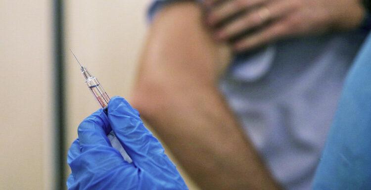 Πέτσας: Μέχρι τέλος Ιουνίου θα έχουν εμβολιαστεί όλοι οι Ελληνες για τον κορωνοϊό