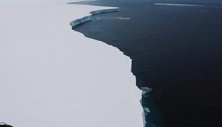 Αυτό είναι το μεγαλύτερο παγόβουνο που έχει καταγραφεί ποτέ (VIDEO)