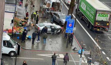 Αυτοκίνητο έπεσε σε πεζούς στο Λονδίνο - Πέντε τραυματίες (VIDEO)
