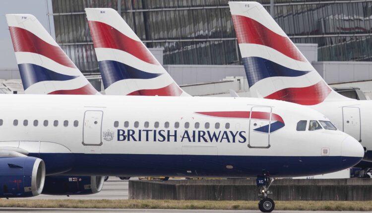 Σε διεθνή καραντίνα η Βρετανία λόγω της μετάλλαξης του κορωνοϊού: Πάνω από 40 χώρες απαγορεύουν τις πτήσεις