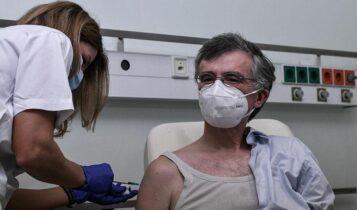 Κορωνοϊός: Εμβολιάστηκε ο Τσιόδρας