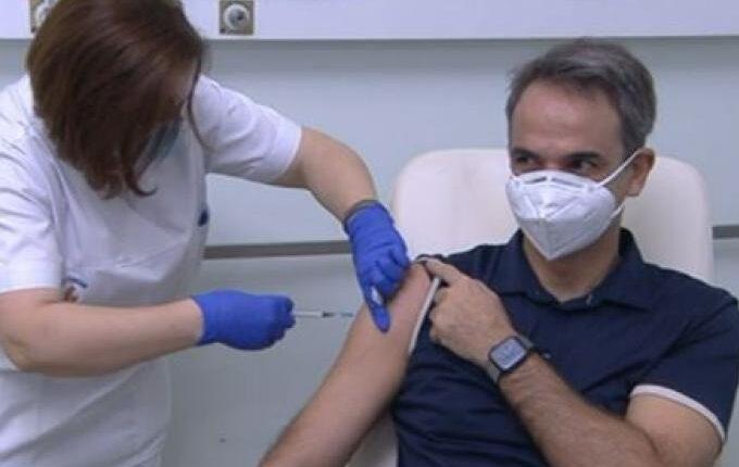 Κορωνοϊός: Εμβολιάστηκε ο Κυριάκος Μητσοτάκης (VIDEO)