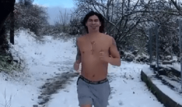 Μπλάνκο: Γυμνός στα χιόνια! (VIDEO)