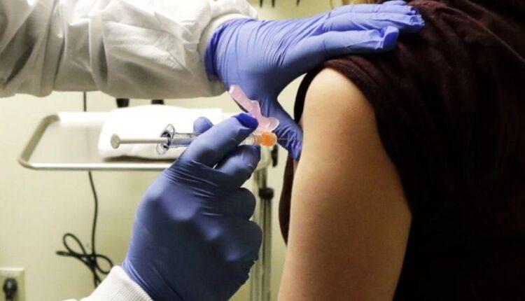 Εμβολιασμοί για κορωνοϊό: Από σήμερα τα ραντεβού για τους 80-84 -Η διαδικασία για να το κλείσετε