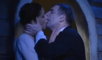 Άννα Μαρία Παπαχαραλάμπους: Το VIDEO της παράστασης που την παρενοχλούσε ο Φιλιππίδης