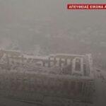 Ιστορικός χιονιάς «σαρώνει» την Αττική - Νύχτα εφιάλτης για τα Βόρεια Προάστια (VIDEO)