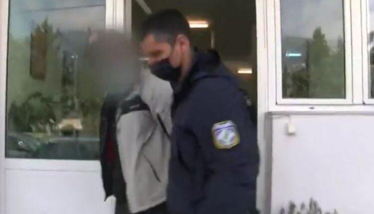 Λουτράκι: Μαχαίρωσε αστυνομικό σε έλεγχο για μάσκα (VIDEO)
