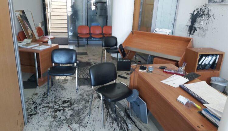 Αυγενάκης για την επίθεση στο γραφείο του: «Η κυβέρνηση ούτε τρομοκρατείται, ούτε εκβιάζεται» (ΦΩΤΟ)