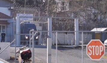 Έφτασε στις φυλακές της Τρίπολης ο Δημήτρης Λιγνάδης: Τα πρώτα πλάνα (VIDEO)