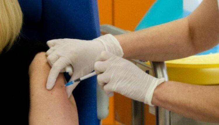 Τα ελληνικά hoaxes διαψεύδουν ότι έχουν εμβολιαστεί ένα εκατομμύριο πολίτες