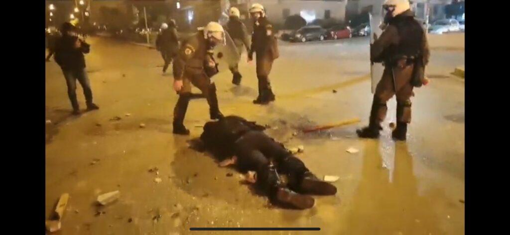 ΣΟΚ: Ο τραυματίας αστυνομικός στη Νέα Σμύρνη! (ΦΩΤΟ)