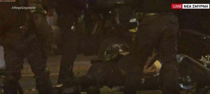 Νέα Σμύρνη: Νέο VIDEO από τη στιγμή που αστυνομικοί εγκλωβίζονται από διαδηλωτές