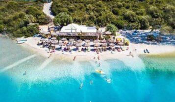 Χωρίς αντίπαλο: Το μικρό ελληνικό νησί με τις 30 μαγικές παραλίες είναι ο πρώτος covid-free προορισμός