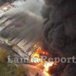 Τρεις τραυματίες στο φλεγόμενο εργοστάσιο ανακύκλωσης στο Σχηματάρι (VIDEO)