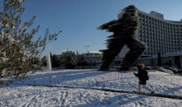 Απίστευτο: Χιονίζει στο κέντρο της Αθήνας!