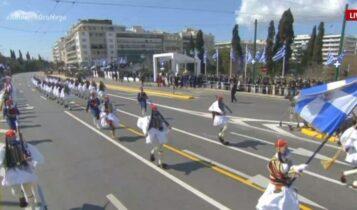 Εντυπωσίασαν οι Εύζωνες στην παρέλαση (VIDEO)
