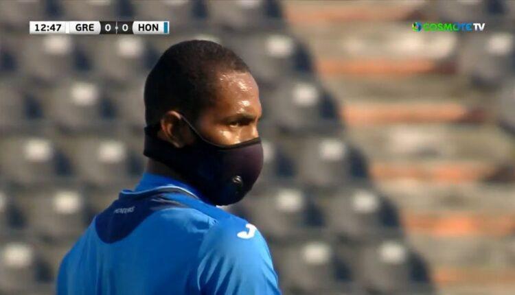 Ελλάδα-Ονδούρα: Με μάσκα παίζει παίκτης των φιλοξενούμενων (VIDEO)