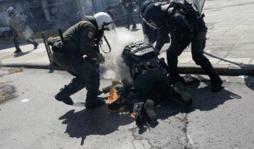 Θεσσαλονίκη: VIDEΟ από τη σοκαριστική στιγμή που διαδηλωτής τυλίγεται στις φλόγες από μολότοφ